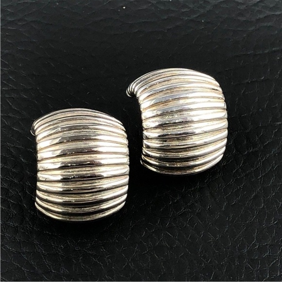 Givenchy Paris New York Earrings Ribbed Half Hoop Silver Tone Chunky Clip On Vtg - Picture 11 of 11